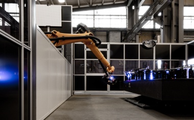 Optische Doppelmesszelle mit Laserlicht für die Vermessung großer Fahrzeugbleche