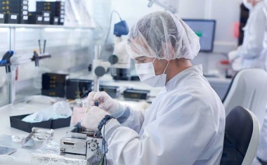 Jenoptik baut Optik-Fertigungskapazitäten aus