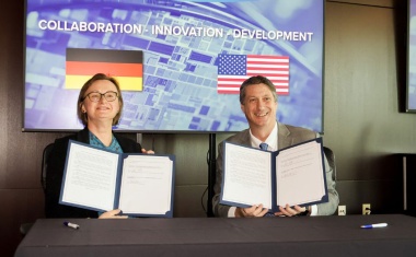 Gemeinsame Entwicklung von Datenspeichern auf 300-mm-Wafern