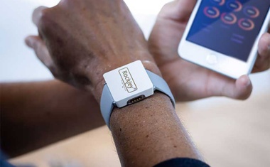 Spectrophotometer-on-a-chip digital health monitoring solution