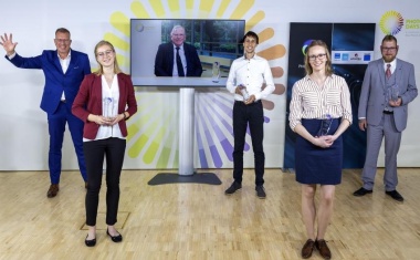 Young researcher award for innovative theses presented