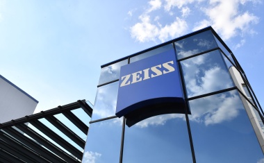 Zeiss reaches new all-time high in fiscal 2021