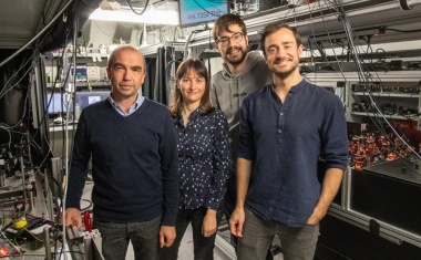 Quantum memories for long-distance teleportation