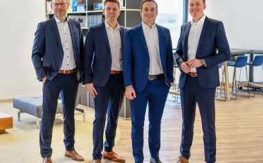 IDS reorganizes management