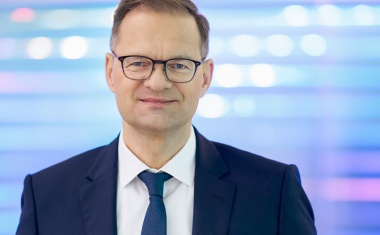Jenoptik extends contract with Stefan Traeger