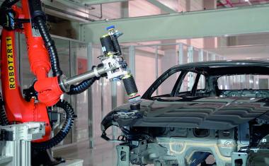 Energieführung am 6-Achs-Roboter in Lackierstraße bei Seat