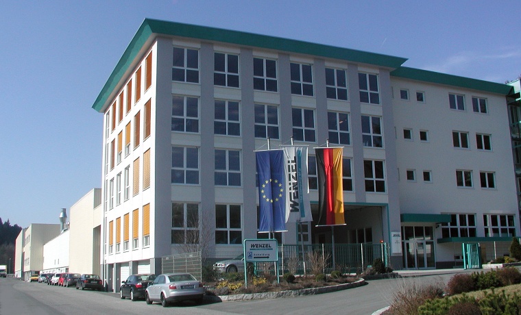 Wenzel: Verwaltungsgebäude mit Fertigung