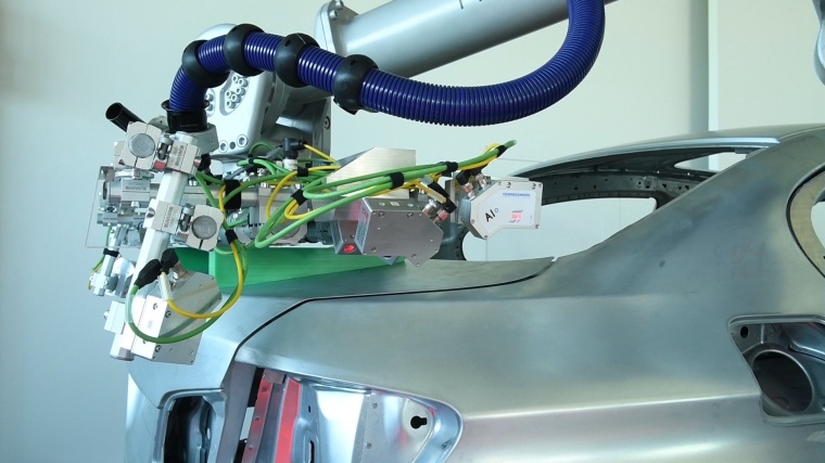 Die Konfiguration „Robot Guidance Advanced“ beschreibt das AI System zur...