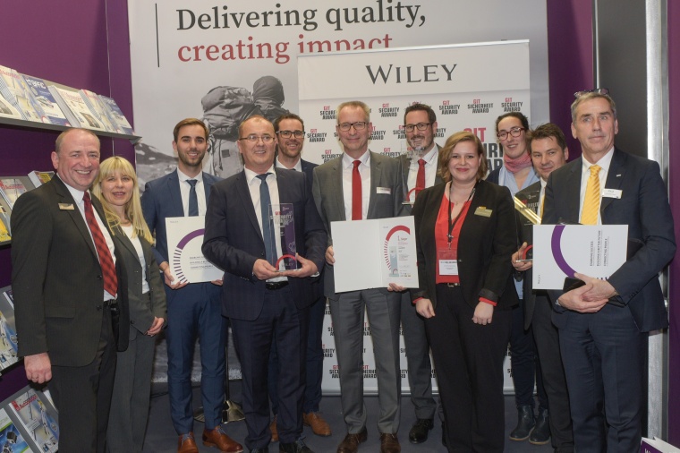 Alle Preisträger, die Jury und die Redaktionsmitglieder bei der Awardverleihung