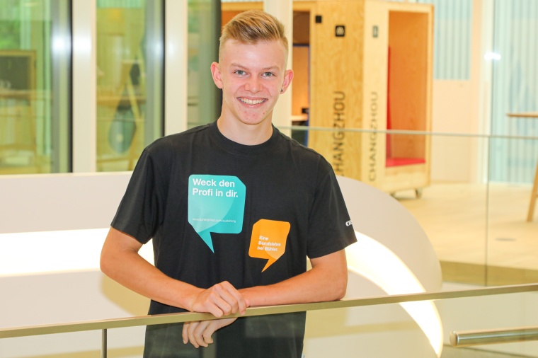 Michael Dörig ist der 8000ste Lernende bei Bühler. Er absolviert eine...