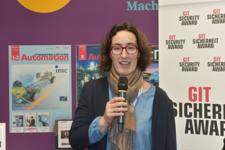 Chefredakteurin Anke Grytzka-Weinhold verlieh den Preis am Wiley-Stand auf der...