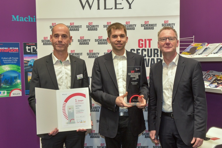 Das Team von Phoenix Contact nahm den ersten Preis entgegen