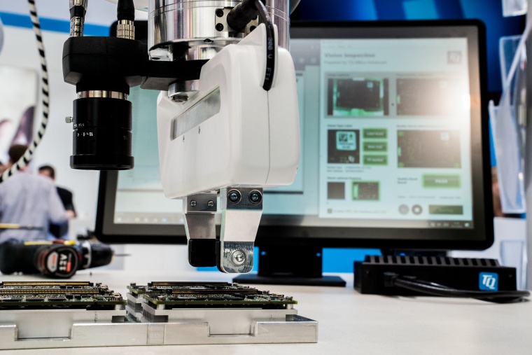 Eine Cobot-Anwendung mit vision-gestütztem Pick-and-Place (Bild: TQ Group)