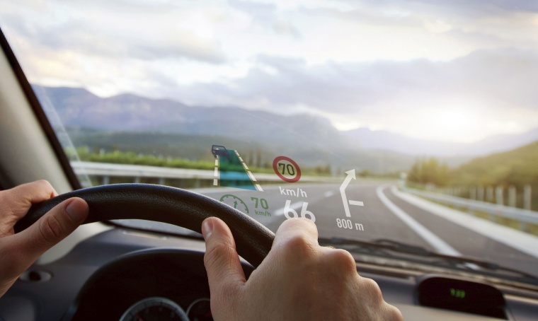 Der große Vorteil von Head-Up Displays: Beim Betrachten des Bilds muss der...