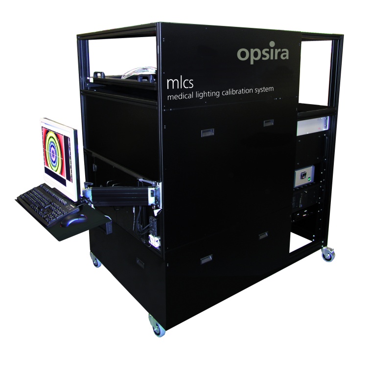 Das Medizinleuchtenkalibriersystem MLCS von Opsira. Bild: Opsira