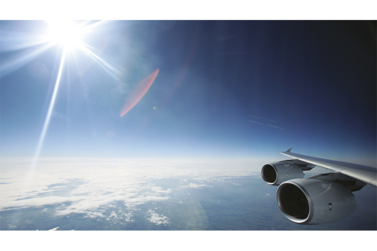 Eine routinemäßige Prüfung mit einem Videoskop für ein Flugzeugtriebwerk...