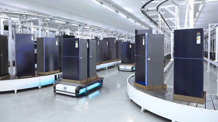 Das fahrerlose Transportsystem Multi-Sensing Autonomous Vehicle (MAV) lädt...