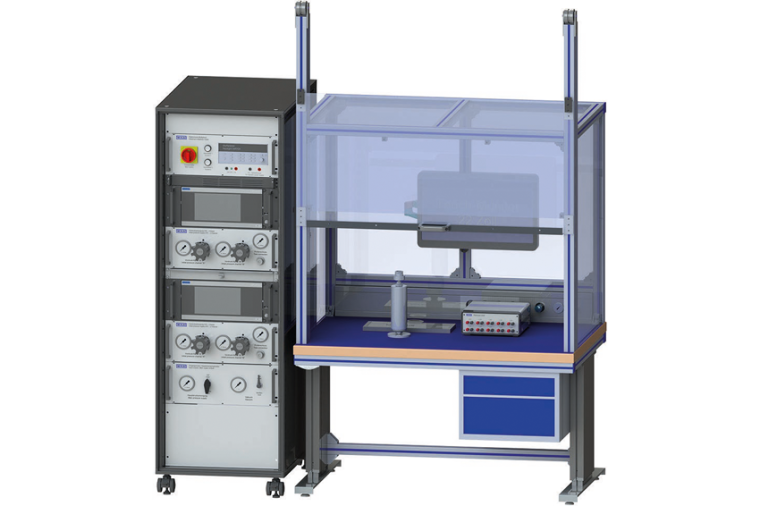 Modularer Kalibrierstand in Standardausführung (links) und mobile Ausführung:...
