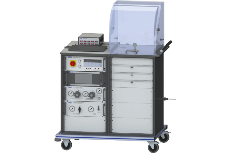 Modularer Kalibrierstand in Standardausführung (links) und mobile Ausführung:...