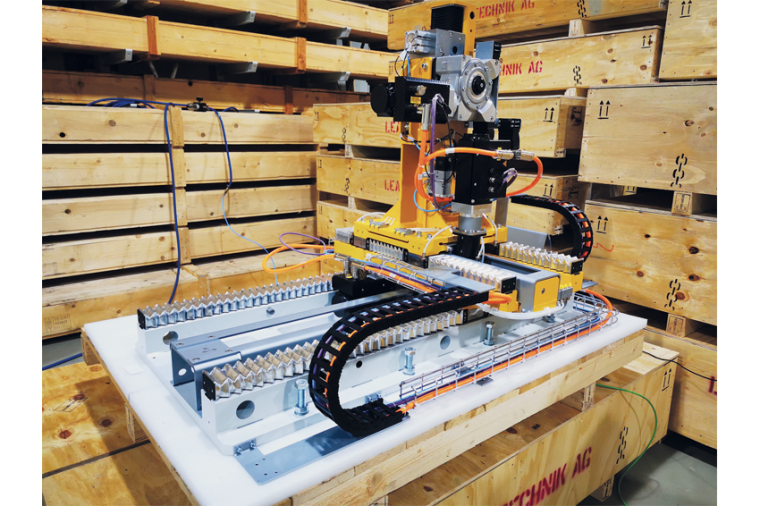 Aufgrund der dezentralen Servomotoren von AMKmotion benötigt das DAP nur wenig...