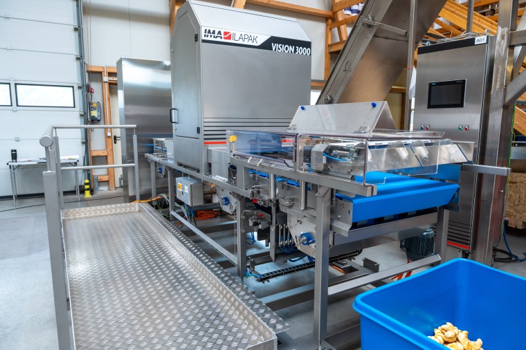 Die Backwaren werden direkt auf den Förderbändern der Ilapak-Systeme geprüft...