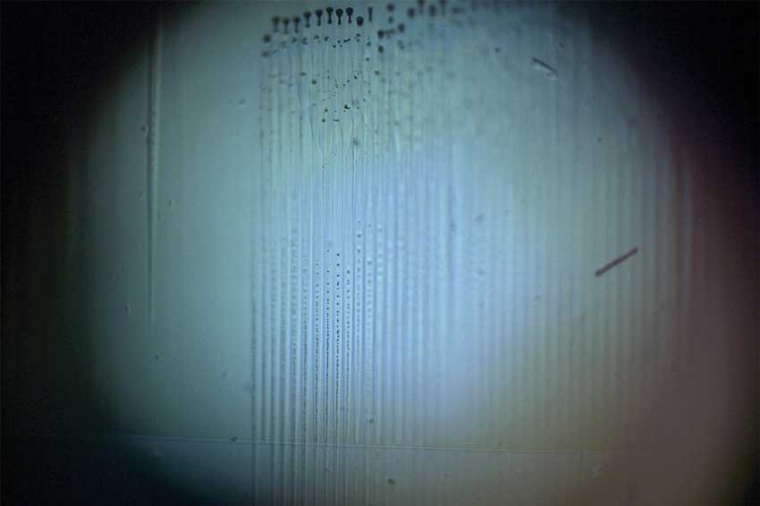 Microscopic side view of mm-long molten filaments (Source: IFW Jena / Wiley)