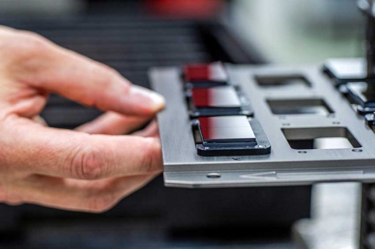 Close-up of sensorboards in the production mount (Source: Deutscher...