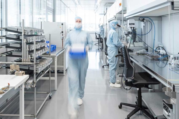 Clean room for the pre-assembly of the TruDisk disk laser (Source: Trumpf)