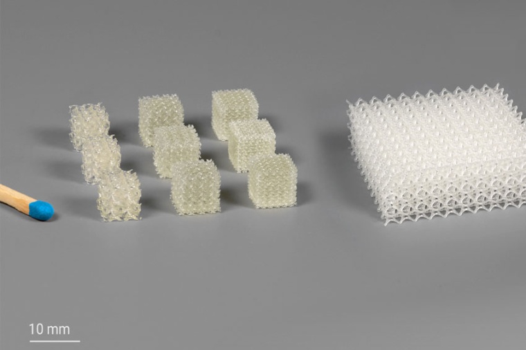 High-precision 3D printing with the Extra Large Features (XLF) Print Set...