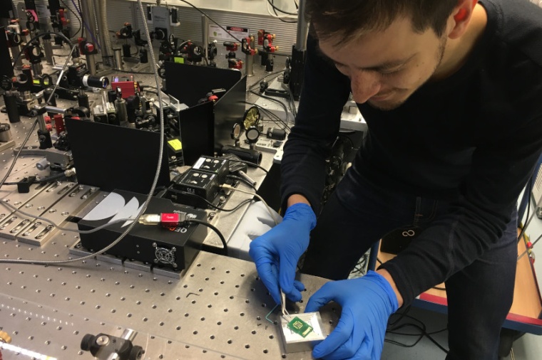 Tobias Boolakee from Erlangen and colleagues use laser pulses for ultrafast...
