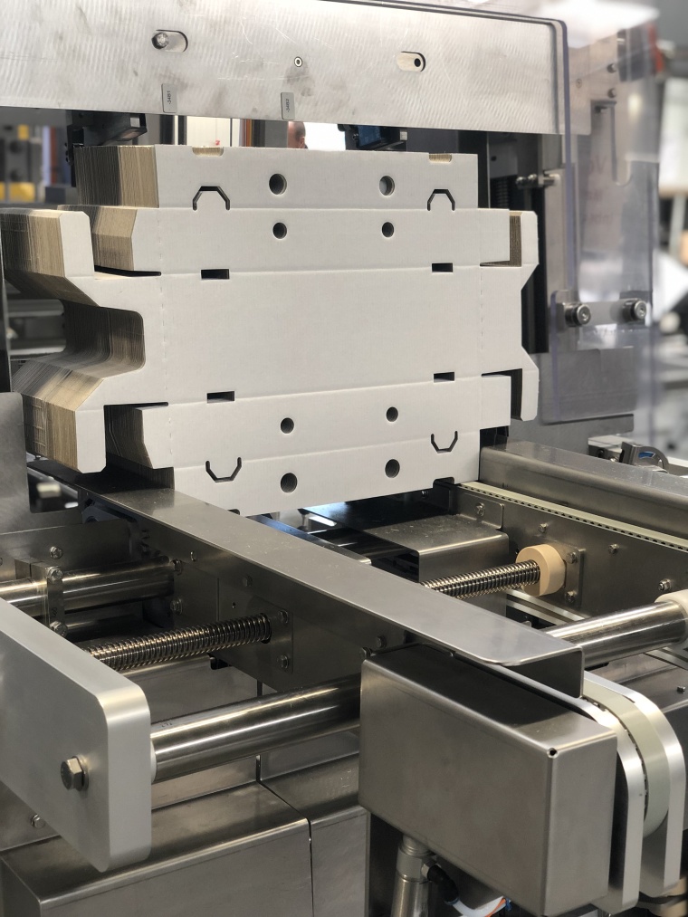 The Pilz solution for safe carton feeding ensures here that the feed opening...