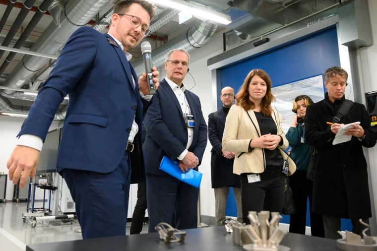 Presentation of 3D-printed parts for space applications (Source: Trumpf)