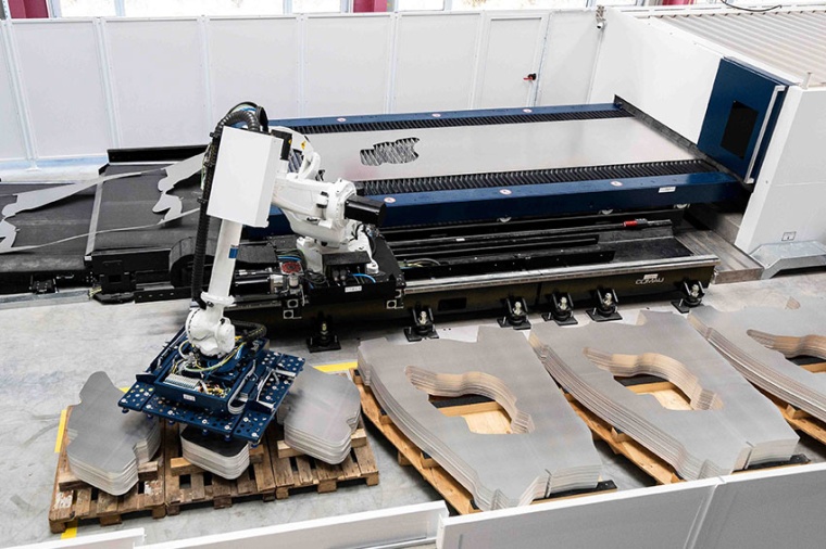 A robot is used to unload the entire system to ensure fast and reliable part...