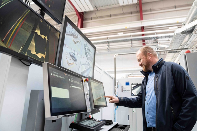 The Sinumerik One CNC control software is fully integrated in the TIA Portal...