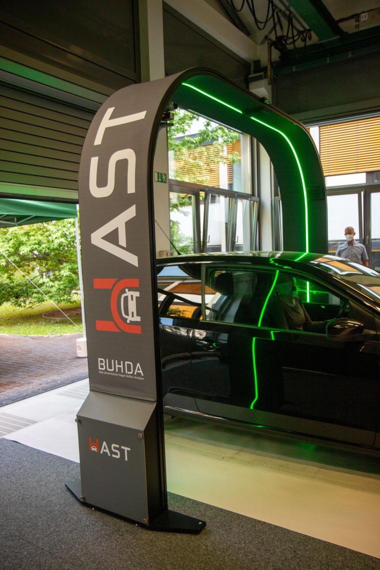 System for quality control of reflective surfaces (Image: Fraunhofer IAIS)