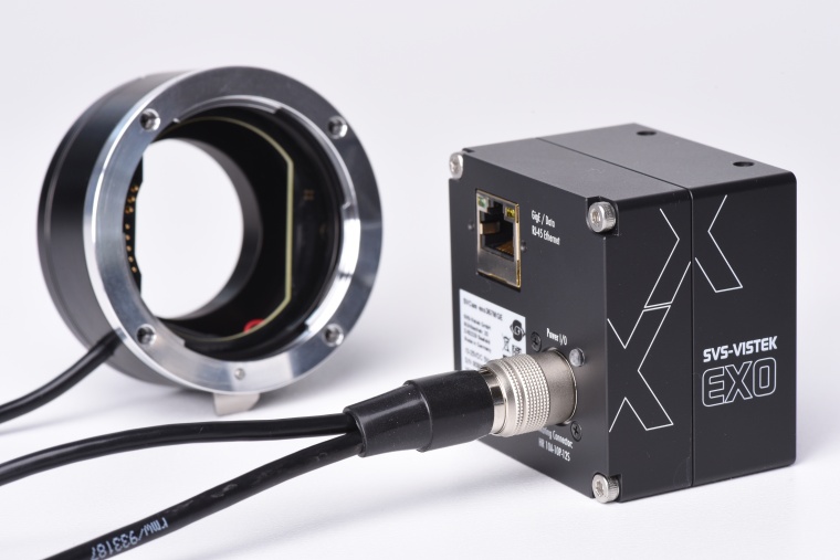 The SVS-EF adapter from SVS-Vistek enables an autofocus function of the camera...