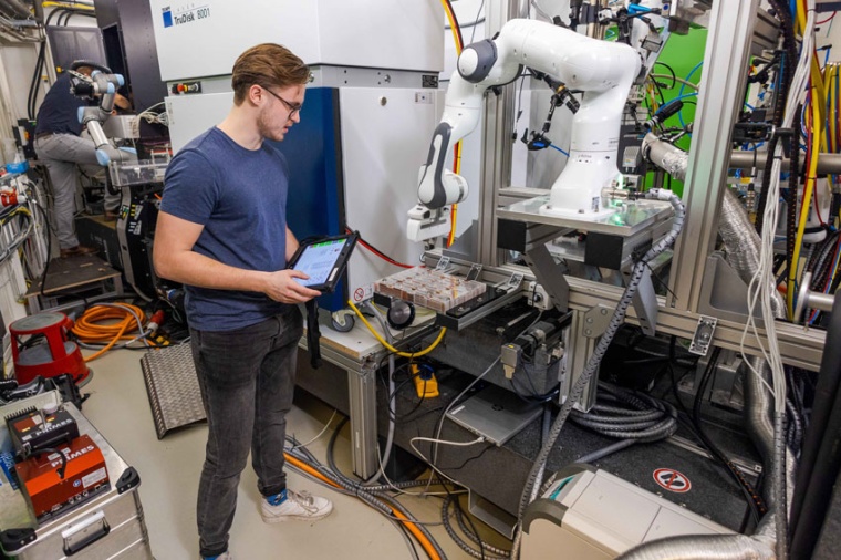 Experimental setup at the German Electron Synchrotron (DESY) in Hamburg...