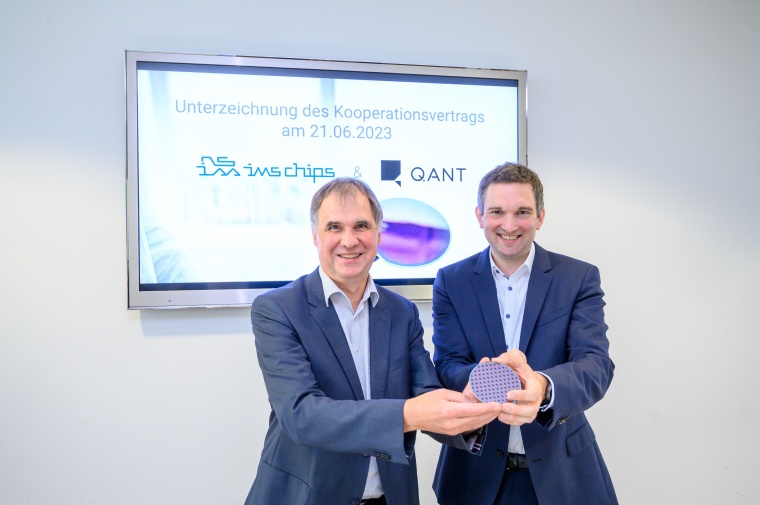 Qant CEO Michael Förtsch and IMS Chips director Joachim Burghartz present a...