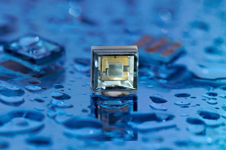 CrayoLED is a UV-C LED in the class of 100 mW, 5 % wall-plug efficiency and 275...