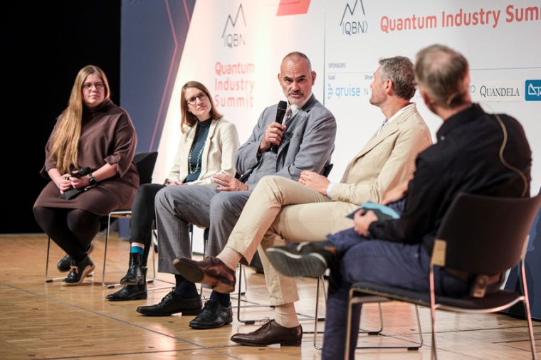 QBN Quantum Industry Summit with (l-r) Iris Schwenk, HQS, Karla Loida, DLR,...