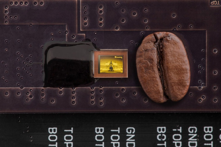 OLED microdisplay with a resolution of 1440 × 1080 pixels and the world’s...