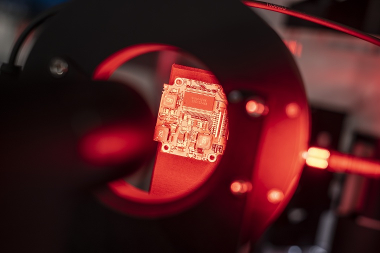 From the high-precision inspection of microchips to productivity in electronics...