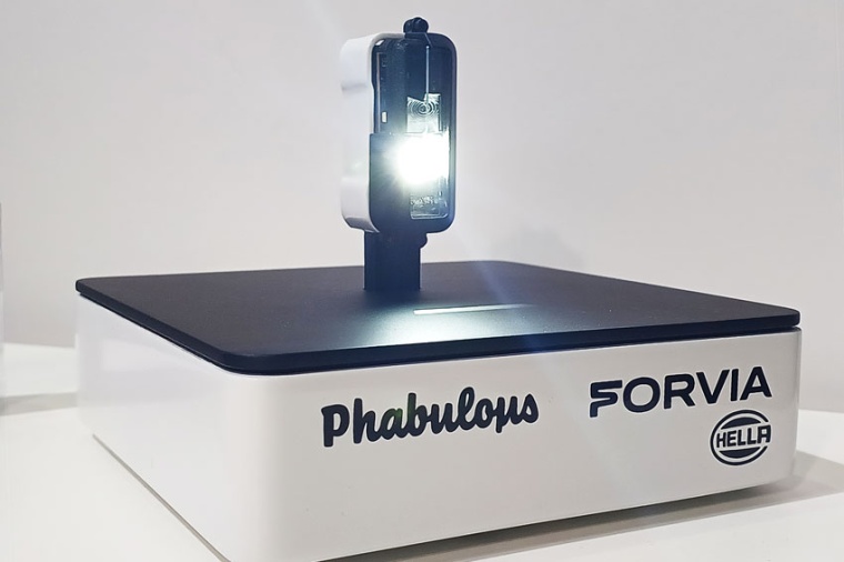 FORVIA prototype for the low beam system in headlamp module (Source: Hella)