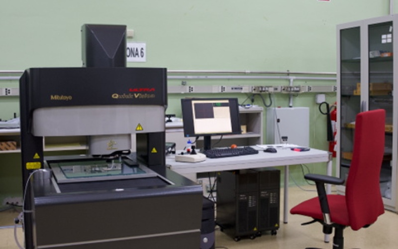 Die ULTRA Quick Vision 350 Pro von Mitutoyo wurde 2005 im CEM installiert und...