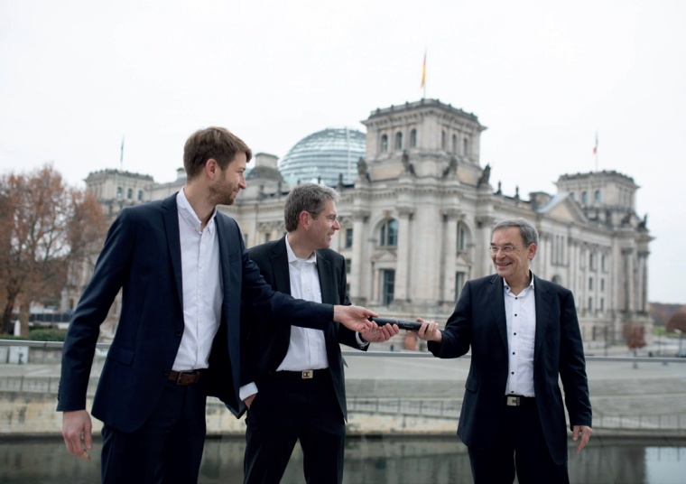 Thomas Zettler (r.) gibt den Vorsitz ab. Bild: Laytec