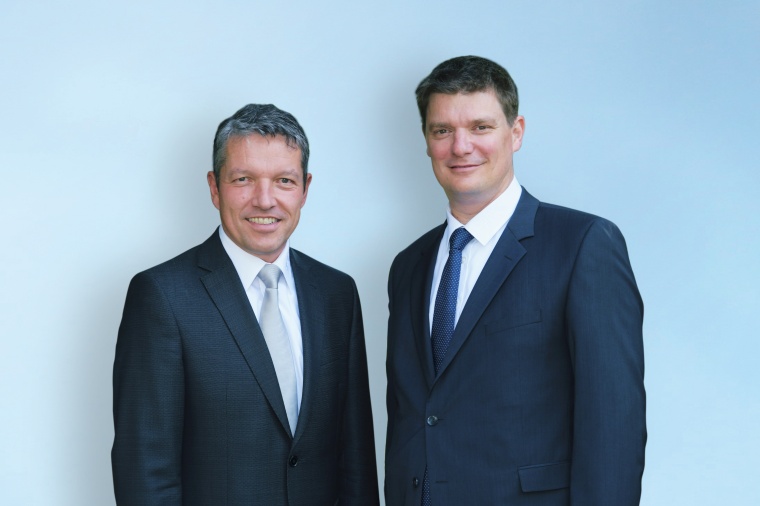 Dr. Thomas Höfling (links), Vorsitzender der Geschäftsführung, und Christian...