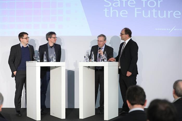 Embedded World 2018: Podiumsdiskussion „Safe for the Future“