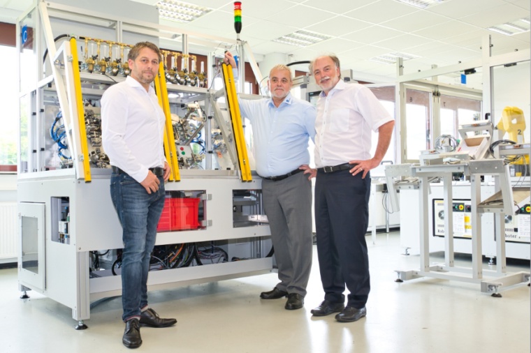 Die neue Kooperation zwischen VMT und Cadkon (v.l.n.r.): Peter Fischer (VMT),...