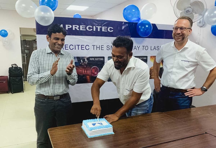 Von links nach rechts: Karthik Boinapall, Inhaber von Prolastec und einer der...