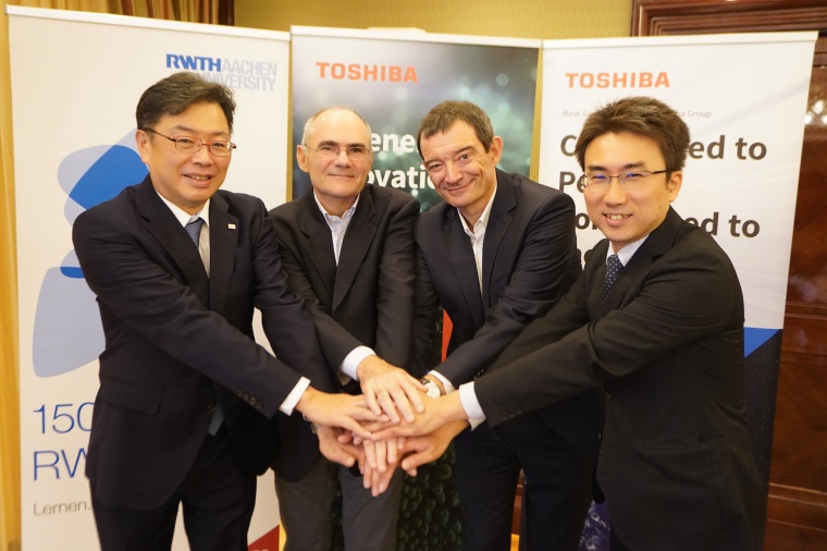 (von links nach rechts) Dr. Yukata Sata, CTO, Toshiba Corporation; Prof....